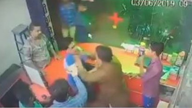 Screen grab of the video that was shared widely on social media.(ANI / Twitter) Screen grab of the video that was shared widely on social media.(ANI / Twitter)
