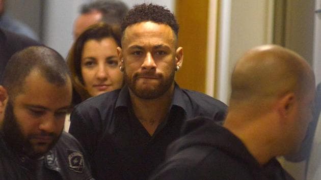 Brazilian soccer player Neymar leaves the police station after testifying in Rio de Janeiro, Brazil June 6, 2019. (REUTERS) Brazilian soccer player Neymar leaves the police station after testifying in Rio de Janeiro, Brazil June 6, 2019. (REUTERS)