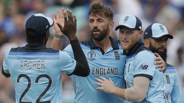 England's Liam Plunkett, centre, celebrates with his teammates after picking up a wicket(AP)