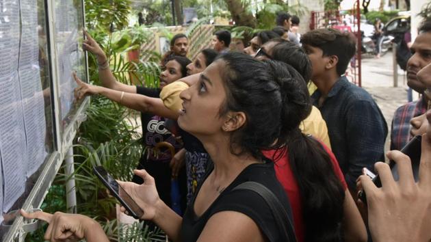 Students check merit list at a college at Churchgate in Mumbai, (Kunal Patil/HT Photo) Students check merit list at a college at Churchgate in Mumbai, (Kunal Patil/HT Photo)