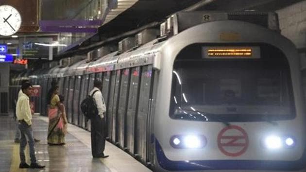 Delhi Metro commuters faced delays lasting over 30 minutes on the Kashmere Gate-Ballabhgarh Violet Line on Wednesday.(Sonu Mehta/HT PHOTO)