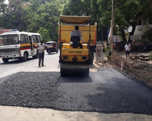 The civic administration missed the May 31 deadline to carry out the annual pre-monsoon road maintenance because the model code of conduct came into effect. (HT/PHOTO) The civic administration missed the May 31 deadline to carry out the annual pre-monsoon road maintenance because the model code of conduct came into effect. (HT/PHOTO)