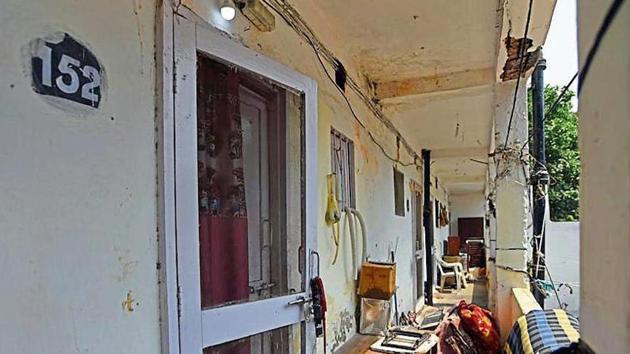 A view of a house where a person was allegedly found murdered last night at Delhi’s South Avenue area, which houses residences of Members of Parliament in New Delhi. (Amal KS/ Hindustan Times) A view of a house where a person was allegedly found murdered last night at Delhi’s South Avenue area, which houses residences of Members of Parliament in New Delhi. (Amal KS/ Hindustan Times)
