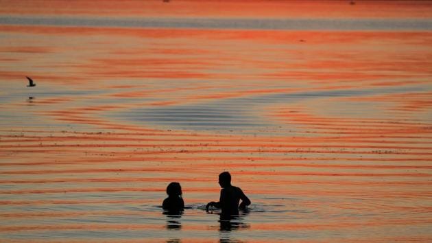 People enjoy sunset in a lake on the outskirts of Minsk, Belarus. (Vasily Fedosenko / REUTERS) People enjoy sunset in a lake on the outskirts of Minsk, Belarus. (Vasily Fedosenko / REUTERS)