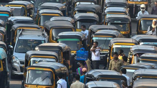 If autorickshaw unions get their way, the minimum fare could get revised to Rs. 24 from the current Rs. 18 for a distance of 1.5km.(Shashi S Kashyap/ HT PHOTO)