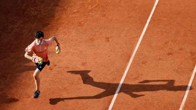 A ball boy runs during the men's singles fourth round match between Argentina's Juan Martin del Potro and Russia's Karen Khachanov, on day nine of The Roland Garros 2019 French Open tennis tournament in Paris, France (Thomas Samson / AFP) A ball boy runs during the men's singles fourth round match between Argentina's Juan Martin del Potro and Russia's Karen Khachanov, on day nine of The Roland Garros 2019 French Open tennis tournament in Paris, France (Thomas Samson / AFP)