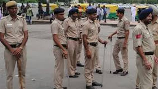 The DCP said that the crime branch and the UP’s STF had laid a trap in Baghpat at 10.20 pm on Friday after receiving a tip-off that two suspects would visit Baghpat. (HTPhotos) The DCP said that the crime branch and the UP’s STF had laid a trap in Baghpat at 10.20 pm on Friday after receiving a tip-off that two suspects would visit Baghpat. (HTPhotos)
