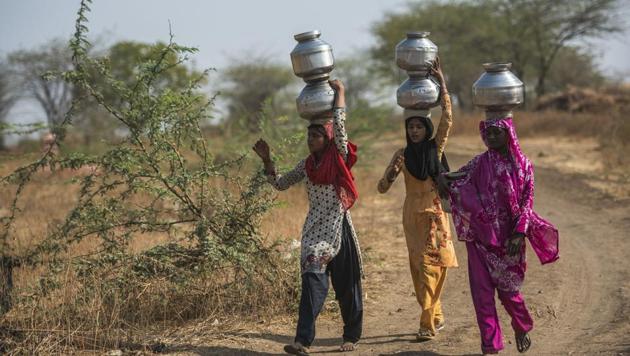 One of the major findings of the PLFS is that the already existing trend of women withdrawing themselves from the workforce has intensified.(Pratik Chorge/HT File Photo)