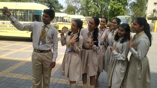 Students of Abhinav School, Narhe celebrate by clicking a selfie after the SSC results were declared on Saturday. (Ravindra Joshi/HT PHOTO) Students of Abhinav School, Narhe celebrate by clicking a selfie after the SSC results were declared on Saturday. (Ravindra Joshi/HT PHOTO)