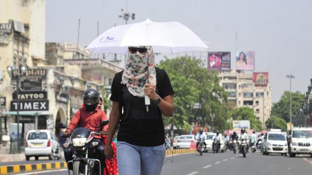 The maximum temperature in Lucknow on Sunday was 43.1°C (three degrees above normal) while the minimum was 28.8°C (three degrees above normal). (Deepak Gupta / HT Photo) The maximum temperature in Lucknow on Sunday was 43.1°C (three degrees above normal) while the minimum was 28.8°C (three degrees above normal). (Deepak Gupta / HT Photo)