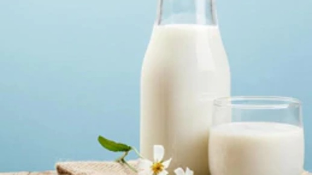 Mother Dairy is really serious about increasing the sale of unpacked milk, thereby reducing the use of plastic packaging, then it must enhance the number of milk vending machines. (Representative Image) Mother Dairy is really serious about increasing the sale of unpacked milk, thereby reducing the use of plastic packaging, then it must enhance the number of milk vending machines. (Representative Image)