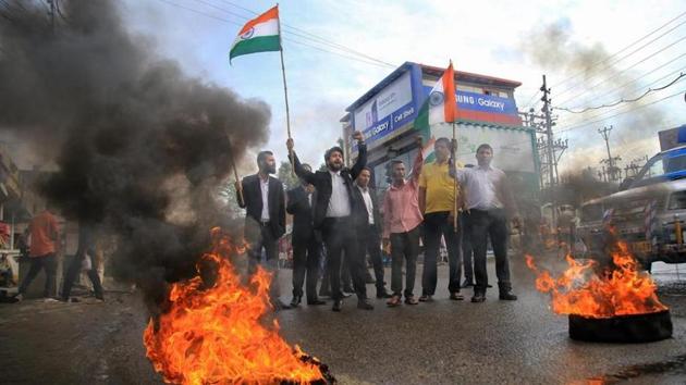 People protest against the charge-sheet, naming a priest and seven others in the rape-murder of an eight-year-old in Jammu in April 2018.(PTI File Photo)