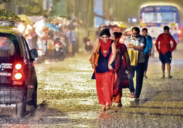 A weather system in the Arabian Sea brought thundershowers to Mumbai on Monday. (Kunal Patil/HT Photo) A weather system in the Arabian Sea brought thundershowers to Mumbai on Monday. (Kunal Patil/HT Photo)