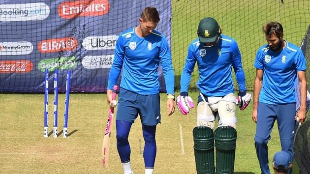 South Africa's captain Faf du Plessis (C) walks with teammates after an injury. (AFP) South Africa's captain Faf du Plessis (C) walks with teammates after an injury. (AFP)