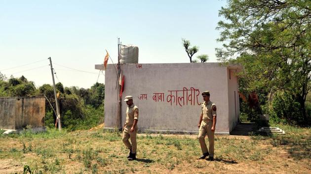 Two cops outside village temple in Rassana, in Kathua, on Monday. (Nitin Kanotra /HT Photo) Two cops outside village temple in Rassana, in Kathua, on Monday. (Nitin Kanotra /HT Photo)