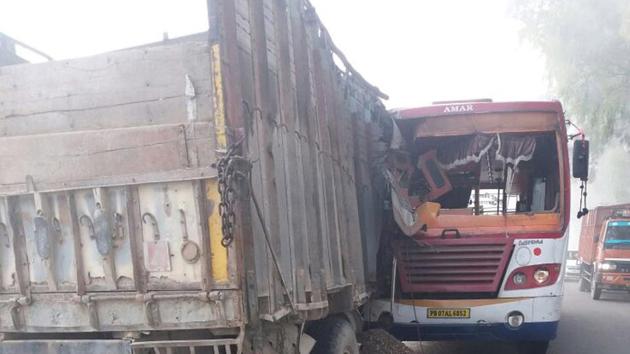 Few of the injured passengers are said to be in a critical condition and they have been shifted to Ranchi for further treatment(HT File Photo / Representative image) Few of the injured passengers are said to be in a critical condition and they have been shifted to Ranchi for further treatment(HT File Photo / Representative image)