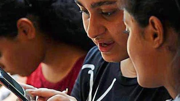 On Monday, state education minister Vinod Tawde held a meeting with senior officials of the board and the education department to discuss possible changes to the admission process. (HTFilePhoto) On Monday, state education minister Vinod Tawde held a meeting with senior officials of the board and the education department to discuss possible changes to the admission process. (HTFilePhoto)
