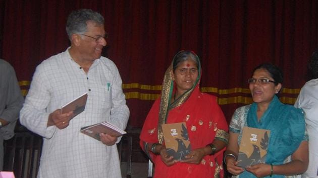 Girish Karnad at the release of the book “Underground at Present” written by Sachin Mali, a cultural activist of Kabir Kala Manch, then jailed in connection with Naxal activity, at St.Xaviers College in Mumbai, on May 12, 2014. Karnad was known for standing up against the establishment and was often called a man who fought for the freedom of creative expression. (Shakti Yadav / HT Archive) Girish Karnad at the release of the book “Underground at Present” written by Sachin Mali, a cultural activist of Kabir Kala Manch, then jailed in connection with Naxal activity, at St.Xaviers College in Mumbai, on May 12, 2014. Karnad was known for standing up against the establishment and was often called a man who fought for the freedom of creative expression. (Shakti Yadav / HT Archive)