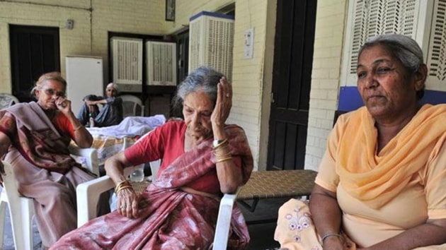 The proposal of Bihar social welfare department has provisions for punishments which could go up to imprisonment if wards do not look after their parents properly in their old ages.(HT Photo)