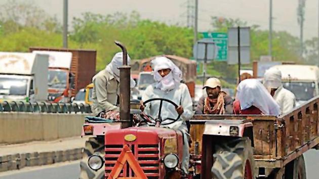 Data from private monitors showed the average temperature of the city on Tuesday was 44-45 degrees Celsius. (Parveen Kumar/ HT Photo) Data from private monitors showed the average temperature of the city on Tuesday was 44-45 degrees Celsius. (Parveen Kumar/ HT Photo)