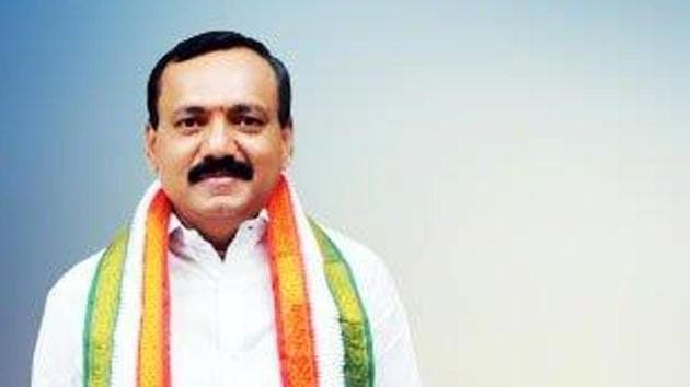 MLA Gandra Venkata Ramana Reddy, flanked by other Congress MLAs who joined TRS, said they joined the ruling party as per provisions of the Constitution.(Twitter/Gandra Venkata Ramana Reddy)