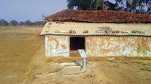 A dried-up hand pump at Ghorawal village in Sonbhadra.(HT Photo)