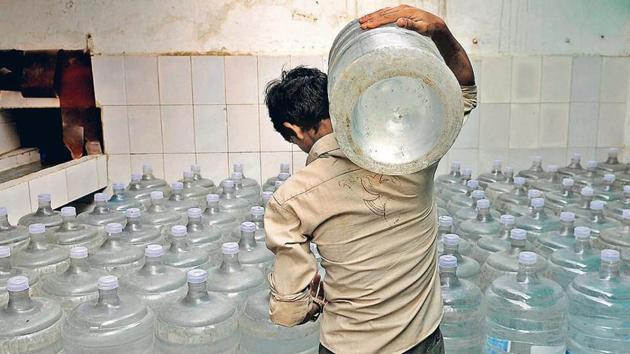 Water purifying plant selling fake bottled water sealed in Gurugram's Palam  Vihar - Hindustan Times