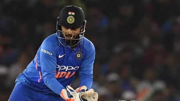 India wicket keeper Rishabh Pant (L).(AFP)