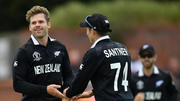 New Zealand's Lockie Ferguson (L) celebrates with New Zealand's Mitchell Santner after taking the wicket of Afghanistan's Noor Ali Zadran for 31 during the 2019 Cricket World Cup group stage match between Afghanistan and New Zealand at The County Ground in Taunton, southwest England, on June 8, 2019. (Photo by Saeed KHAN / AFP) / RESTRICTED TO EDITORIAL USE(AFP)