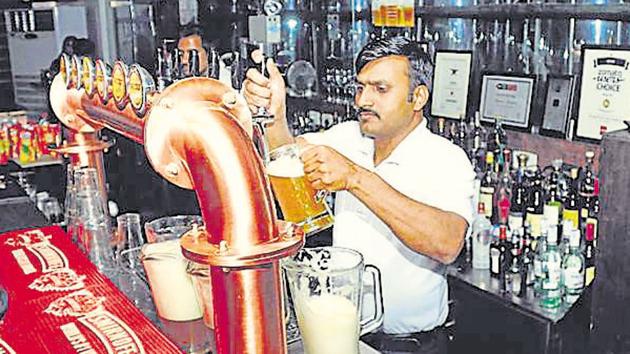UP government gave nod to setting up of microbreweries considering an increase in the arrival of domestic and international tourists in the state.(HT File / Representative Photo) UP government gave nod to setting up of microbreweries considering an increase in the arrival of domestic and international tourists in the state.(HT File / Representative Photo)