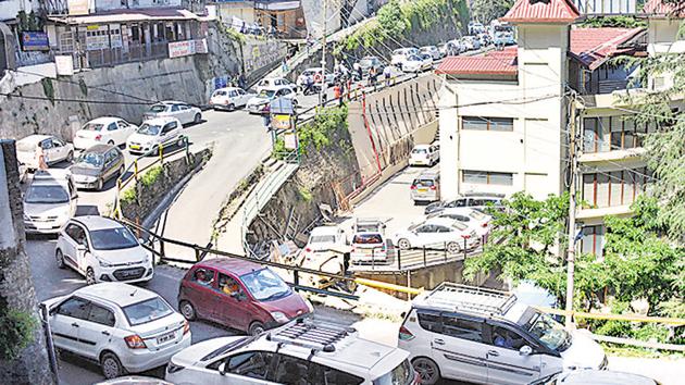 Vehicles move slowly near the Victory Tunnel, Shimla, Himachal Pradesh, June 11, 2019. Every year, the sweltering heat of the northern plains drives tens of thousands of people to hill stations like Himachal Pradesh and Uttarakhand(Deepak Sansta/Hindustan Times)