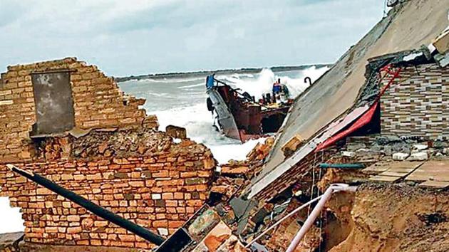 A portion of Bhuteshwar Mahadev temple in Gujarat’s Porbandar collapses due to Cyclone Vayu on Thursday. (ANI photo)
