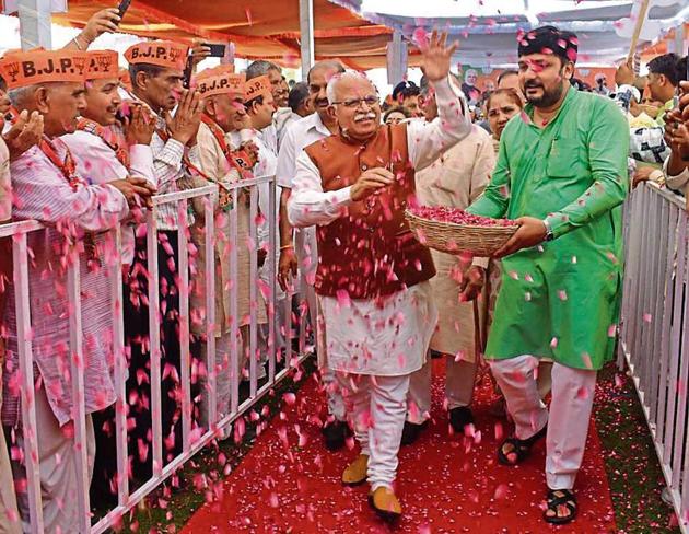 Haryana Chief Minister Manohar Lal Khattar showers flower petals on party workers during a felicitation event near Sector 10A, in Gurugram, India, on Wednesday, June 12, 2019. ((Photo by Yogesh Kumar/Hindustan Times)) Haryana Chief Minister Manohar Lal Khattar showers flower petals on party workers during a felicitation event near Sector 10A, in Gurugram, India, on Wednesday, June 12, 2019. ((Photo by Yogesh Kumar/Hindustan Times))