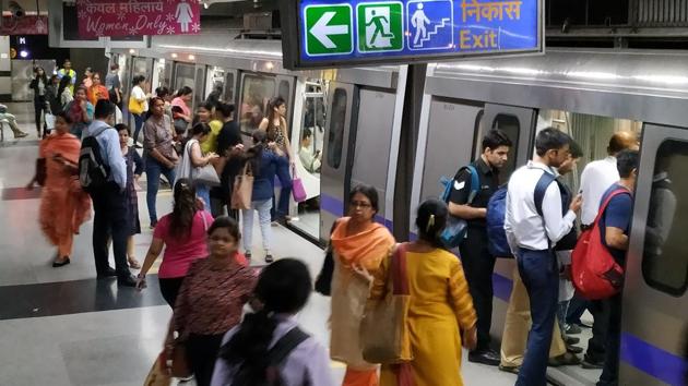 DMRC, in its proposal submitted to the Delhi government, stated that implementing the free travel for women scheme would result in an annual loss of around Rs 1560 crore.((Photo by Sanjeev Verma / Hindustan Times))