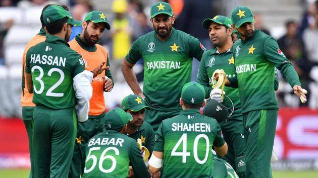 Pakistan's captain Sarfaraz Ahmed (2R) speaks with his players during a break.(AFP)