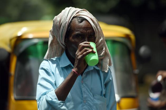 A man drinks from a glass of sweetened rose milk offered to passersby to beat scorching temperatures on the occasion of Ekadashi at Safdarjung Enclave in New Delhi, India, on Thursday, June 13, 2019(Amal KS/HT PHOTO)