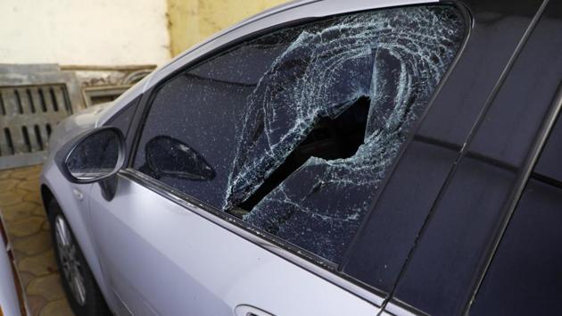 Miscreants allegedly vandalised at least six vehicles including two-wheelers and four-wheelers in Mangalwar peth. (Rahul Raut/HT PHOTO) Miscreants allegedly vandalised at least six vehicles including two-wheelers and four-wheelers in Mangalwar peth. (Rahul Raut/HT PHOTO)