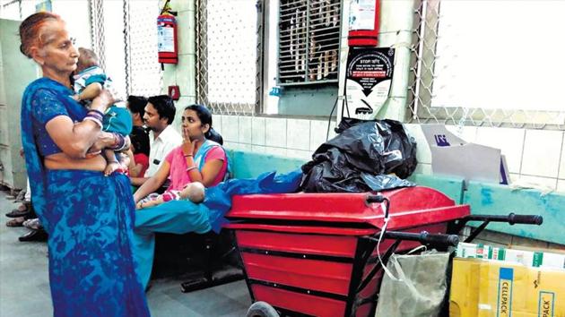 Patients wait near a pile of hazardous bio-medical waste at the Kalawati Saran Hospital . ((Saumya Khandelwal/HT Photo)) Patients wait near a pile of hazardous bio-medical waste at the Kalawati Saran Hospital . ((Saumya Khandelwal/HT Photo))