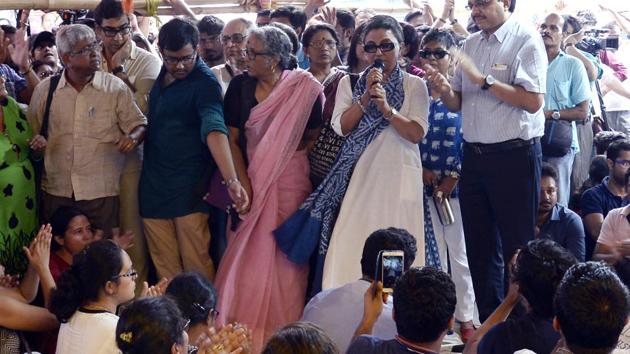 Renowned Bengali actress and filmmaker Aparna Sen addresses junior doctors at Nil Ratan Sircar Medical College and Hospital or NRS, who are in the strike from past three days in Kolkata on June 14, 2019. (ANI Photo)(ANI) Renowned Bengali actress and filmmaker Aparna Sen addresses junior doctors at Nil Ratan Sircar Medical College and Hospital or NRS, who are in the strike from past three days in Kolkata on June 14, 2019. (ANI Photo)(ANI)