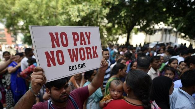 Doctors from Hindu Rao hospital holdup placards while on an indefinite strike demanding the release of 3 months’ salary, at Malka Ganj in New Delhi, India, on Monday, May 20, 2019. (Biplov Bhuyan/HT PHOTO) Doctors from Hindu Rao hospital holdup placards while on an indefinite strike demanding the release of 3 months’ salary, at Malka Ganj in New Delhi, India, on Monday, May 20, 2019. (Biplov Bhuyan/HT PHOTO)