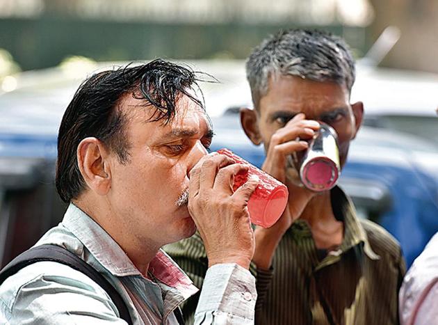 Commuters drink sweetened rose flavoured milk offered to passersby as social service, to beat scorching temperatures at Copernicus Marg, in New Delhi, India, on Friday, June 14, 2019. ((Photo by Sanjeev Verma/ Hindustan Times)) Commuters drink sweetened rose flavoured milk offered to passersby as social service, to beat scorching temperatures at Copernicus Marg, in New Delhi, India, on Friday, June 14, 2019. ((Photo by Sanjeev Verma/ Hindustan Times))