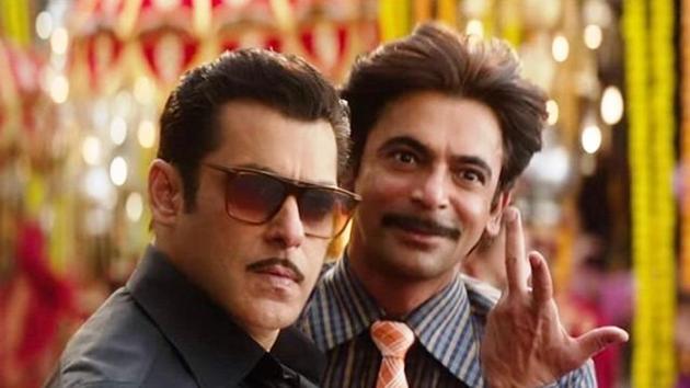 Salman Khan and Sunil Grover in a still from Bharat.