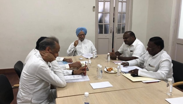 Former Prime Minister Manmohan Singh with chief ministers of states ruled by Congress and its allies at the party’s office on Saturday. (HT PHOTO) Former Prime Minister Manmohan Singh with chief ministers of states ruled by Congress and its allies at the party’s office on Saturday. (HT PHOTO)