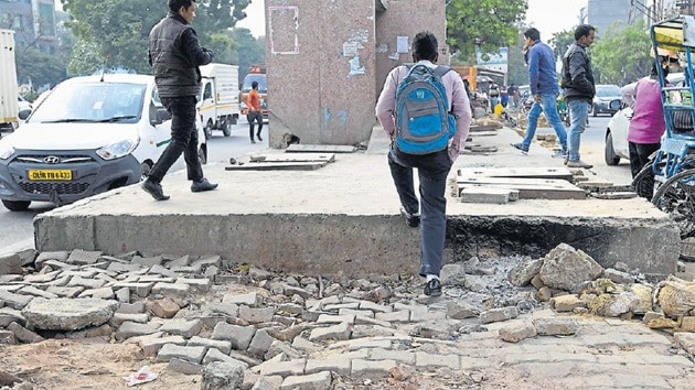 According to a 2015 traffic police study, of the 1,622 people killed in road accidents, the number of pedestrian fatalities was 684. (HT File photo) According to a 2015 traffic police study, of the 1,622 people killed in road accidents, the number of pedestrian fatalities was 684. (HT File photo)
