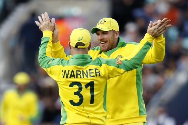 Australia's David Warner (L) celebrates with teammates after taking the catch to dismiss Sri Lanka's Thisara Perera. (AFP)