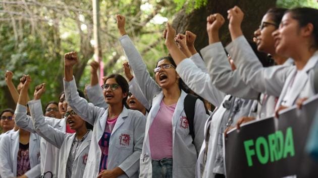 A majority of hospitals in Delhi had joined the country-wide agitation in support of the doctors in West Bengal(Amal KS/HT PHOTO)