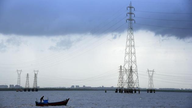 A fisherman anchors his boat in the wake of a high tide at Vashi Creek in Navi Mumbai, Maharashtra. (Bachchan Kumar / HT Photo)