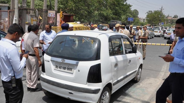 Police officers investigate the spot of a shootout in a car where two persons were killed, at Mandoli Chowk, Nandnagri in New Delhi, India on Friday, June 14, 2019.(HT photo) Police officers investigate the spot of a shootout in a car where two persons were killed, at Mandoli Chowk, Nandnagri in New Delhi, India on Friday, June 14, 2019.(HT photo)