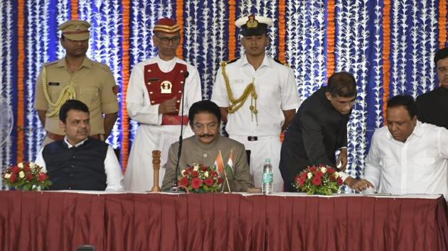 Newly sworn minsiter Ashish Shelar with Maharashtra governor Vidyasagar rao and CM Devendra Fadnavis at Raj Bhavan in Mumbai.(Anshuman poyrekar/HT Photo)