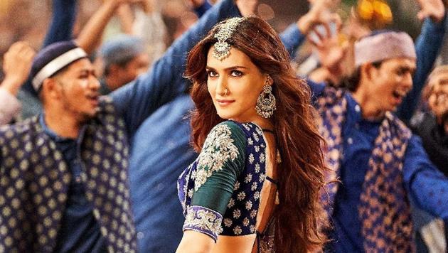 Kriti Sanon in a still from Aira Gaira from Kalank. Kriti Sanon in a still from Aira Gaira from Kalank.